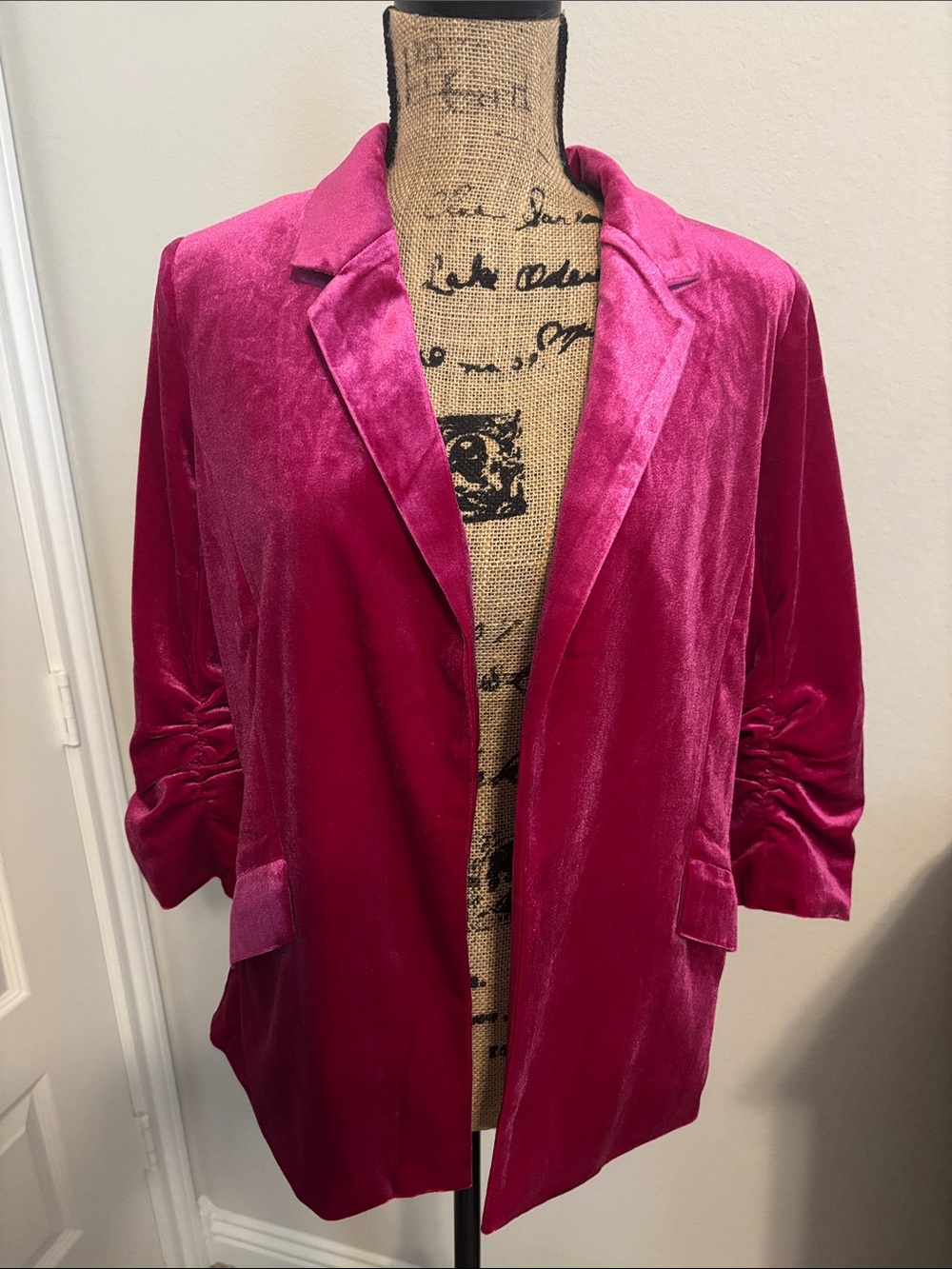 NWT Skies are Blue Velvet Open-Front Blazer Jacket in Fuchsia. Size Small